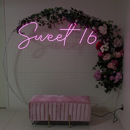 Round wire mesh backdrop set up for a party