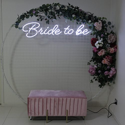 Round wire mesh backdrop set up for a party